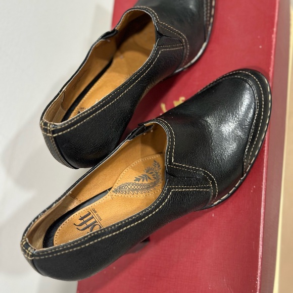 BRAND NEW in box Soft heels - Picture 3 of 5